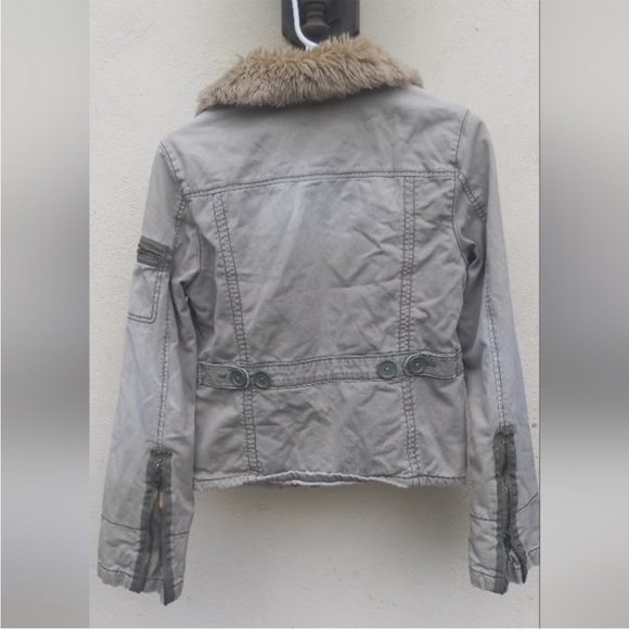 Rachel Green’s Abercrombie Bomber Jacket - Picture 4 of 5